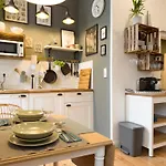 Cozee - Cozy 2-room With Netflix