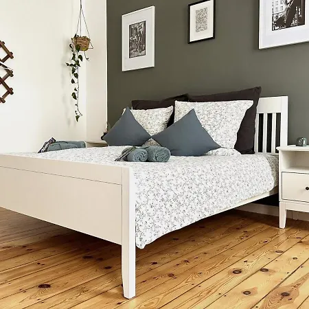 Cozee - Cozy 2-room With Netflix Apartment *