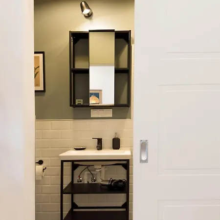 Cozee - Cozy 2-room With Netflix *