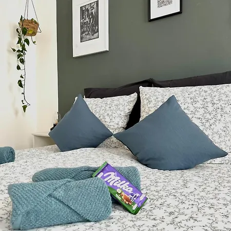 Cozee - Cozy 2-room With Netflix