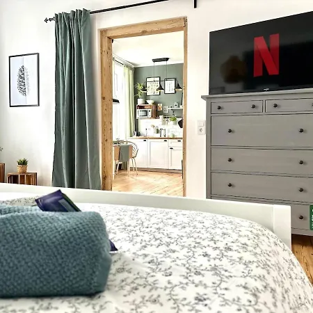 Cozee - Cozy 2-room With Netflix