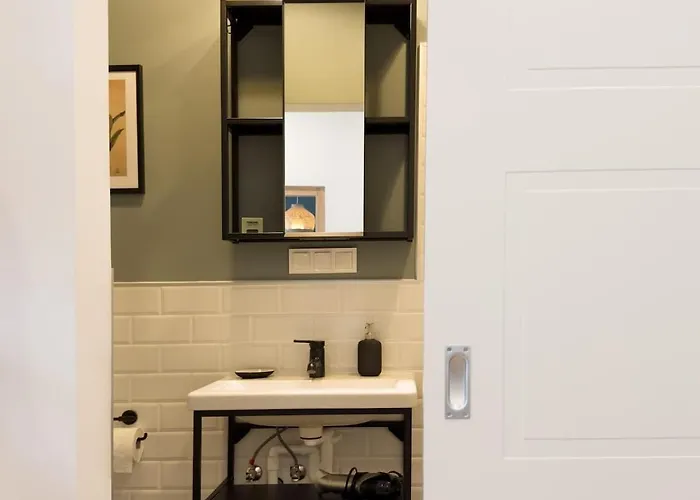 Cozee - Cozy 2-room With Netflix *