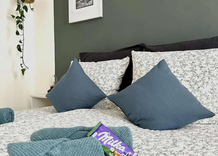 Cozee - Cozy 2-room With Netflix